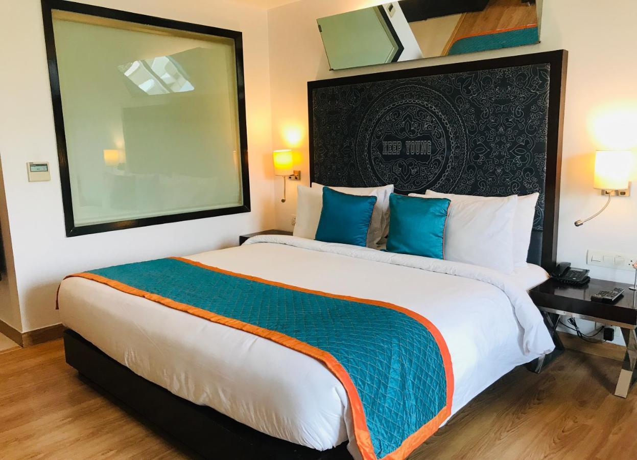 Golden Tulip City Centre Gurgaon Extérieur photo