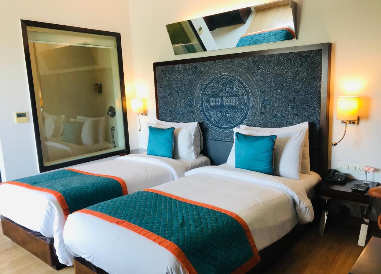 Golden Tulip City Centre Gurgaon Extérieur photo