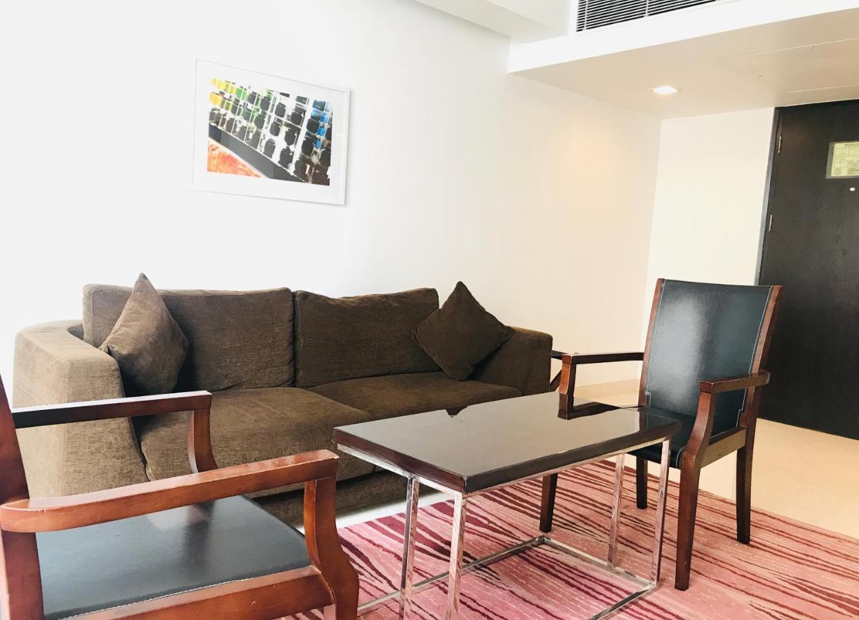 Golden Tulip City Centre Gurgaon Extérieur photo