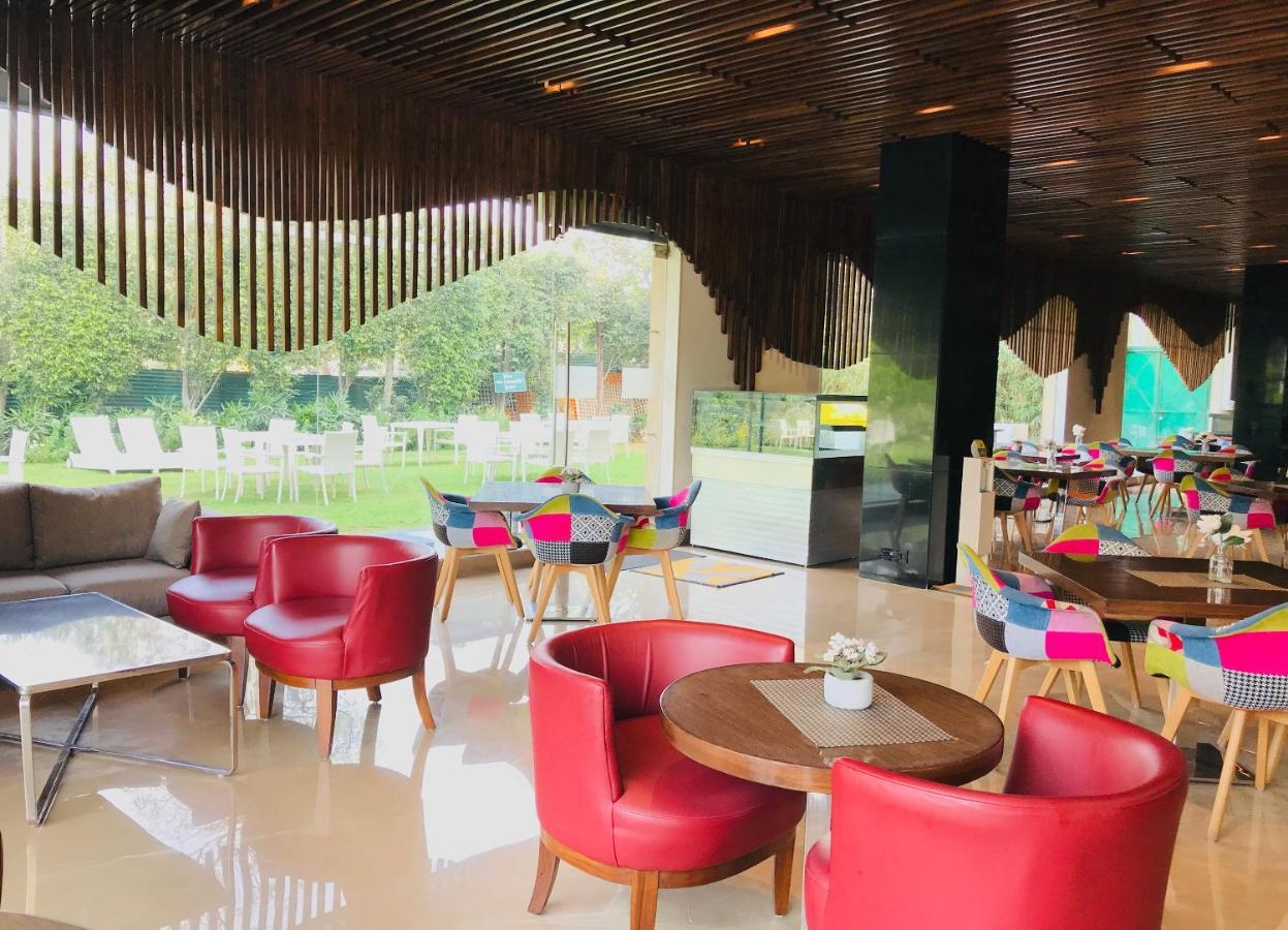 Golden Tulip City Centre Gurgaon Extérieur photo