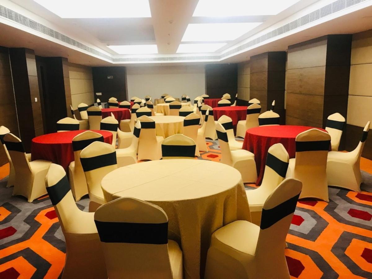 Golden Tulip City Centre Gurgaon Extérieur photo