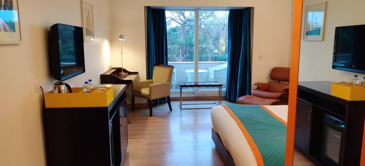Golden Tulip City Centre Gurgaon Extérieur photo